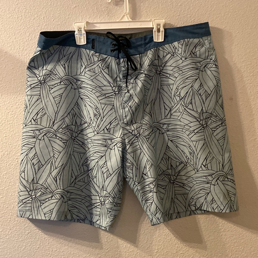 Hurley leaf print board shorts size 36